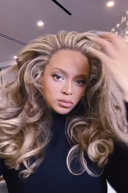 Closeup of Beyoncé showing her finished hair