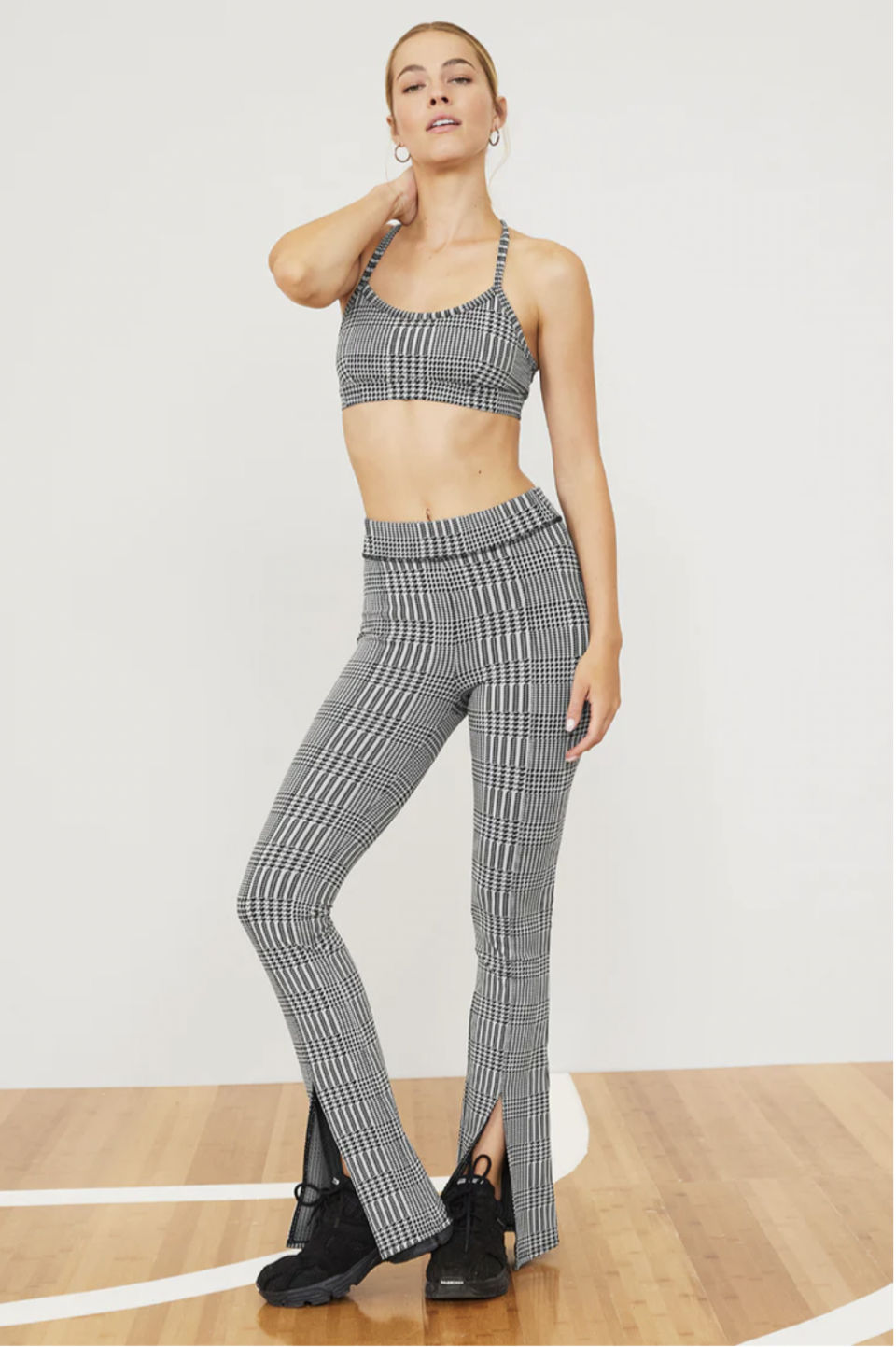 <p><a href="https://go.redirectingat.com?id=74968X1596630&url=https%3A%2F%2Fwww.aloyoga.com%2Fproducts%2Fw51210r-jacquard-high-waist-flenplaid-flutter-legging-titanium-black&sref=https%3A%2F%2Fwww.cosmopolitan.com%2Fstyle-beauty%2Ffashion%2Fg40104933%2Fbest-flare-leggings%2F" rel="nofollow noopener" target="_blank" data-ylk="slk:Shop Now;elm:context_link;itc:0;sec:content-canvas" class="link ">Shop Now</a></p><p>Jacquard High-Waist Glenplaid Flutter Legging </p><p>$138.00</p><p>aloyoga.com</p>