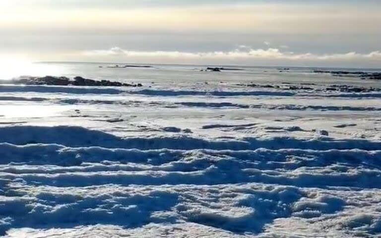 El mar se congeló en Río Grande