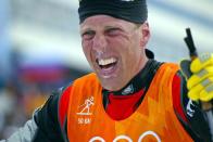 Spanien ist keine große Wintersportnation, dennoch hatte man mit (dem eingebürgerten) Johann Mühlegg einen Goldläufer. Bei den Olympischen Winterspielen in Salt Lake City erlief Mühlegg gleich drei Goldmedaillen – bis eine Dopingblase platzte. Bei mehr als einem halben Dutzend Athleten wurde der Einsatz von Epo nachgewiesen, darunter auch bei dem gebürtigen Deutschen.