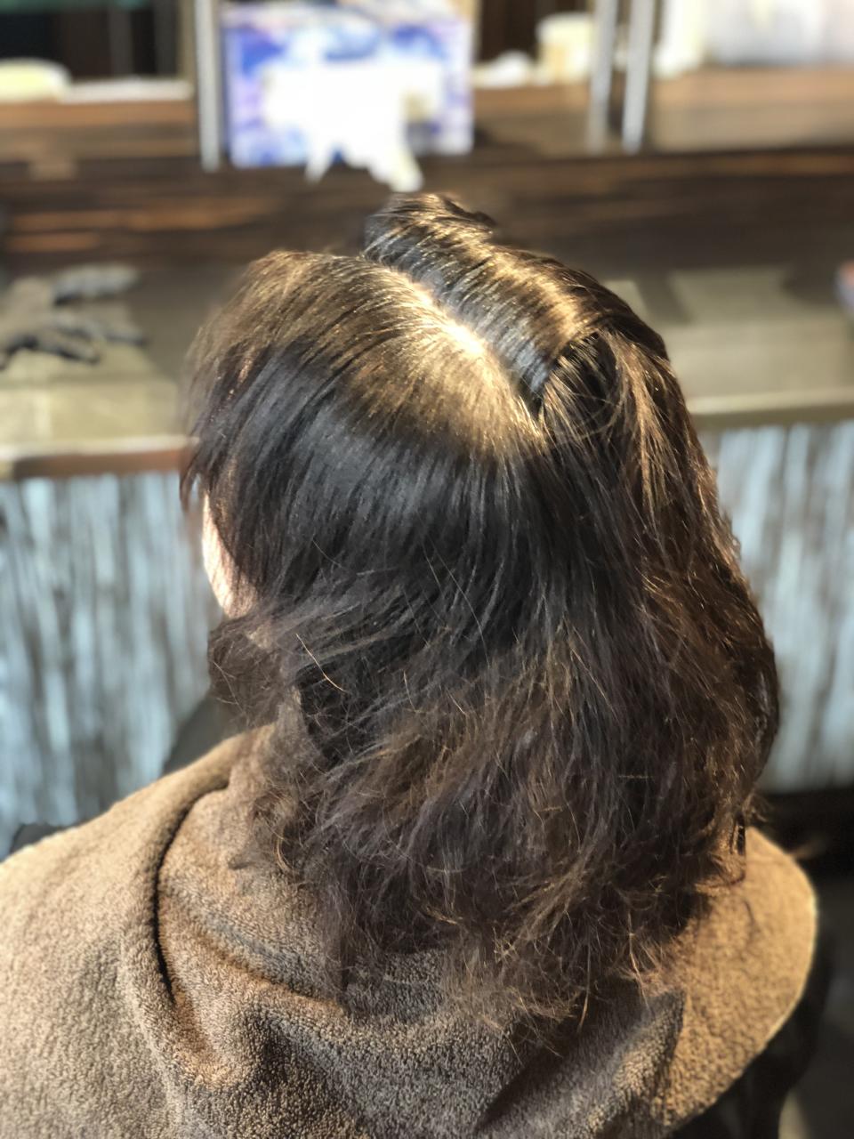 Gray coverage is a concern for many people when choosing a new color product, and Clairol Nice ‘n Easy delivered its promise to completely cover gray growth. Here, a “before” photo of the writer’s gray roots. (Photo: Alexandra Mondalek for Yahoo Lifestyle)