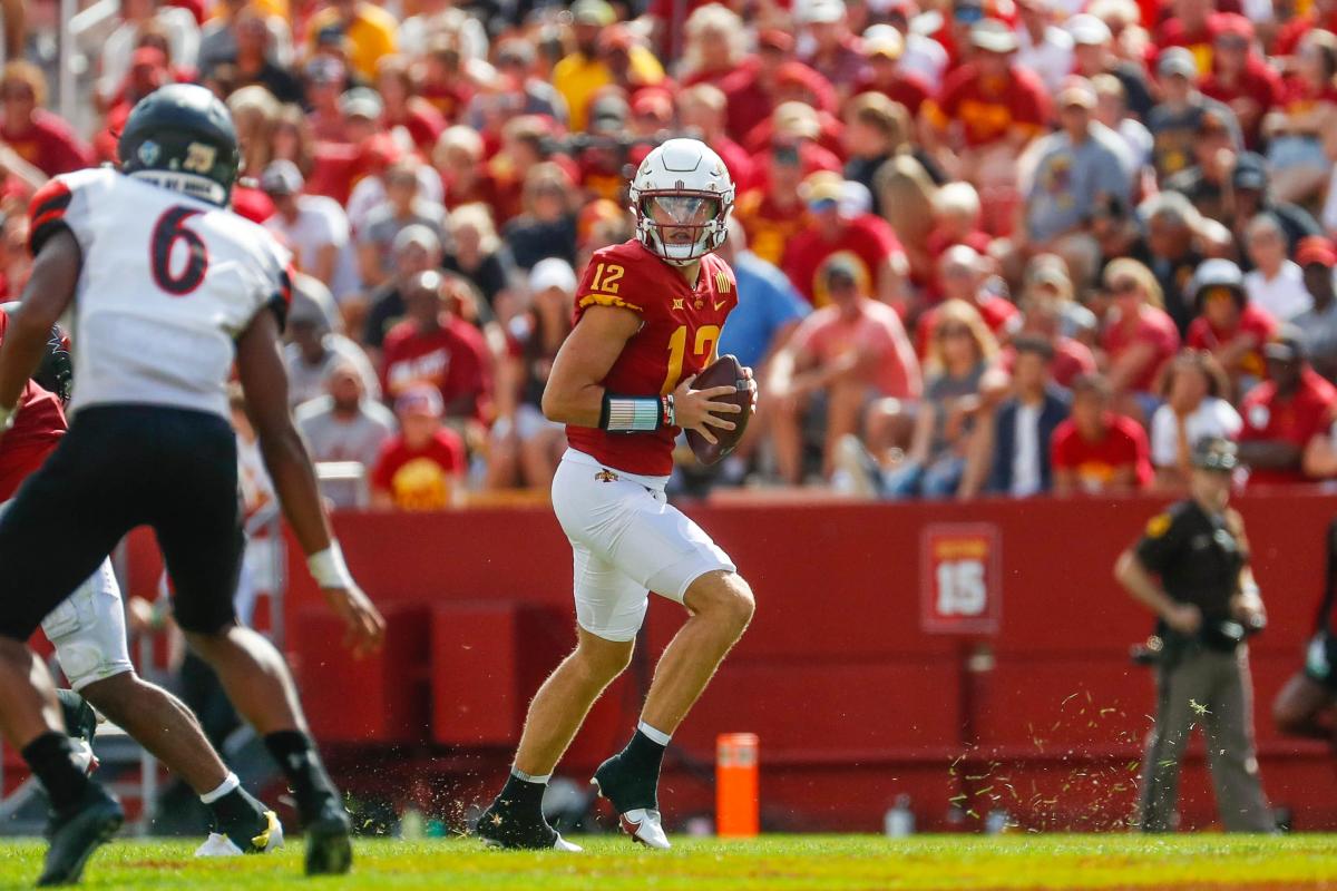 Avoiding 'ego or fear' key for Iowa State football quarterback Hunter