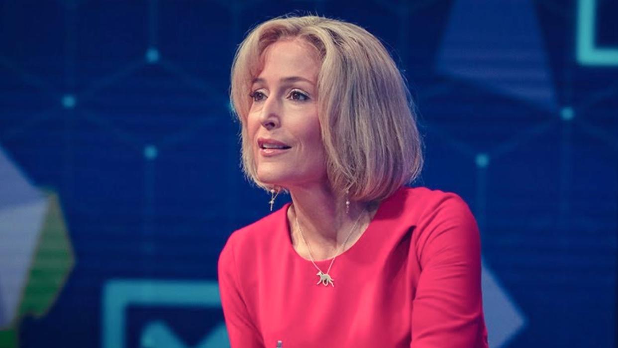  Gillian Anderson in Scoop on Netflix. 