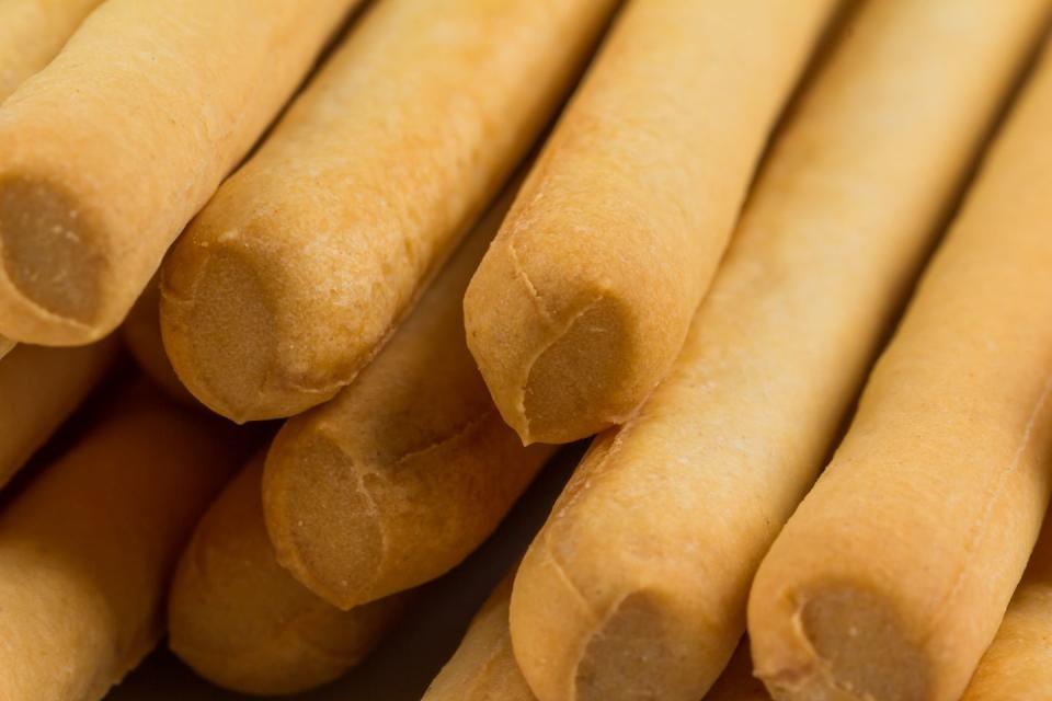 <p>Want to take some of those breadsticks home with you? Servers aren't allowed to package up a basket of breadsticks, even with the unlimited deal, but there is a way to get some to-go. In a <a href="https://www.reddit.com/r/unlimitedbreadsticks/comments/999duw/iama_olive_garden_server_ask_me_anything/e4nyfn6/" rel="nofollow noopener" target="_blank" data-ylk="slk:Reddit AMA;elm:context_link;itc:0;sec:content-canvas" class="link ">Reddit AMA</a>, one server wrote, "Bread comes in a 6 or a 12 count for to-go. You're not allowed to have free ones TG, but you are allowed to take the ones on your table to go. If your server does give you free bread to go you should at least spare them an extra buck or two. If caught they're going to be yelled at, maybe even written up." </p>