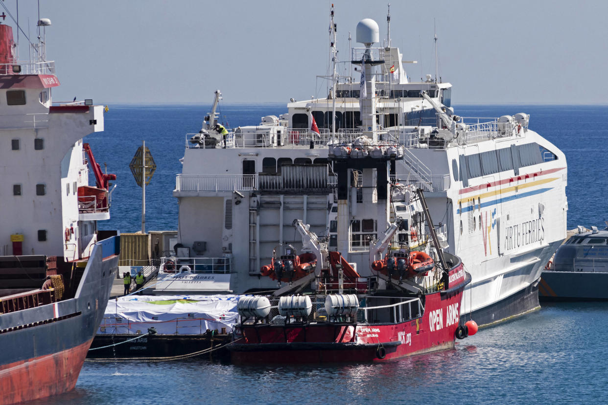 Guerre Israël-Hamas : le premier bateau d’aide humanitaire pour Gaza reste dérisoire face à « l’urgence absolue » (Photo du navire Open Arms à Chypre avant son départ pour Gaza) 