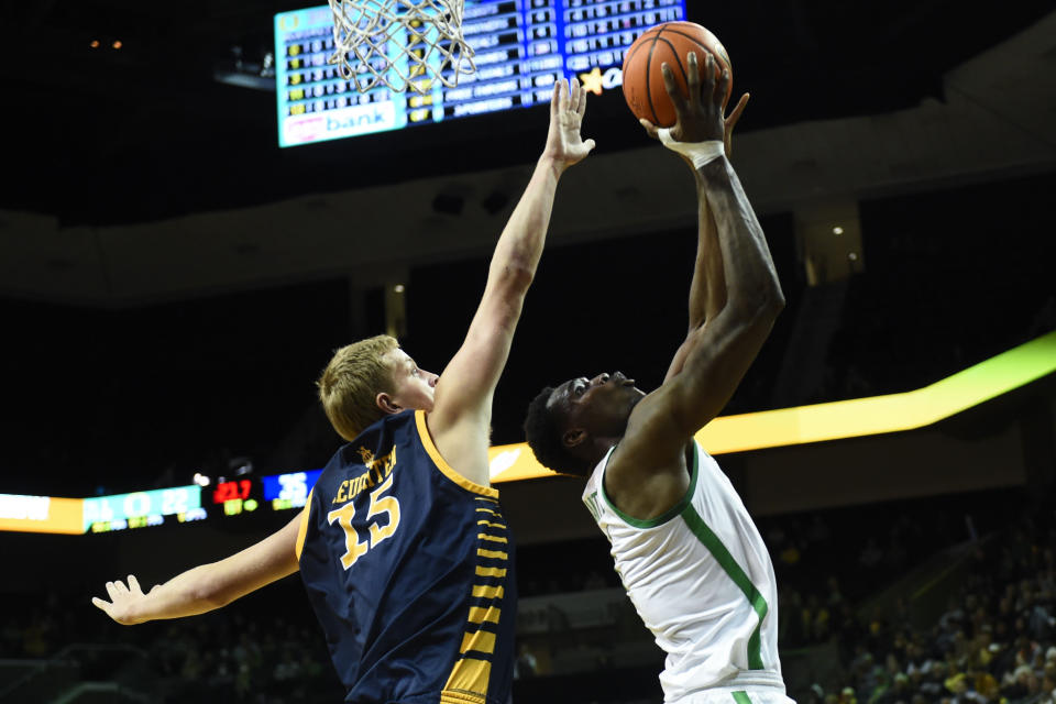 UC Irvine center Bent Leuchten (15) defends against Oregon center N'Faly Dante during the first half of an NCAA college basketball game Friday, Nov. 11, 2022, in Eugene, Ore. (AP Photo/Andy Nelson)