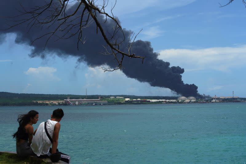 FILE PHOTO: Major fire spreads at Cuban fuel storage facility hit by lightning