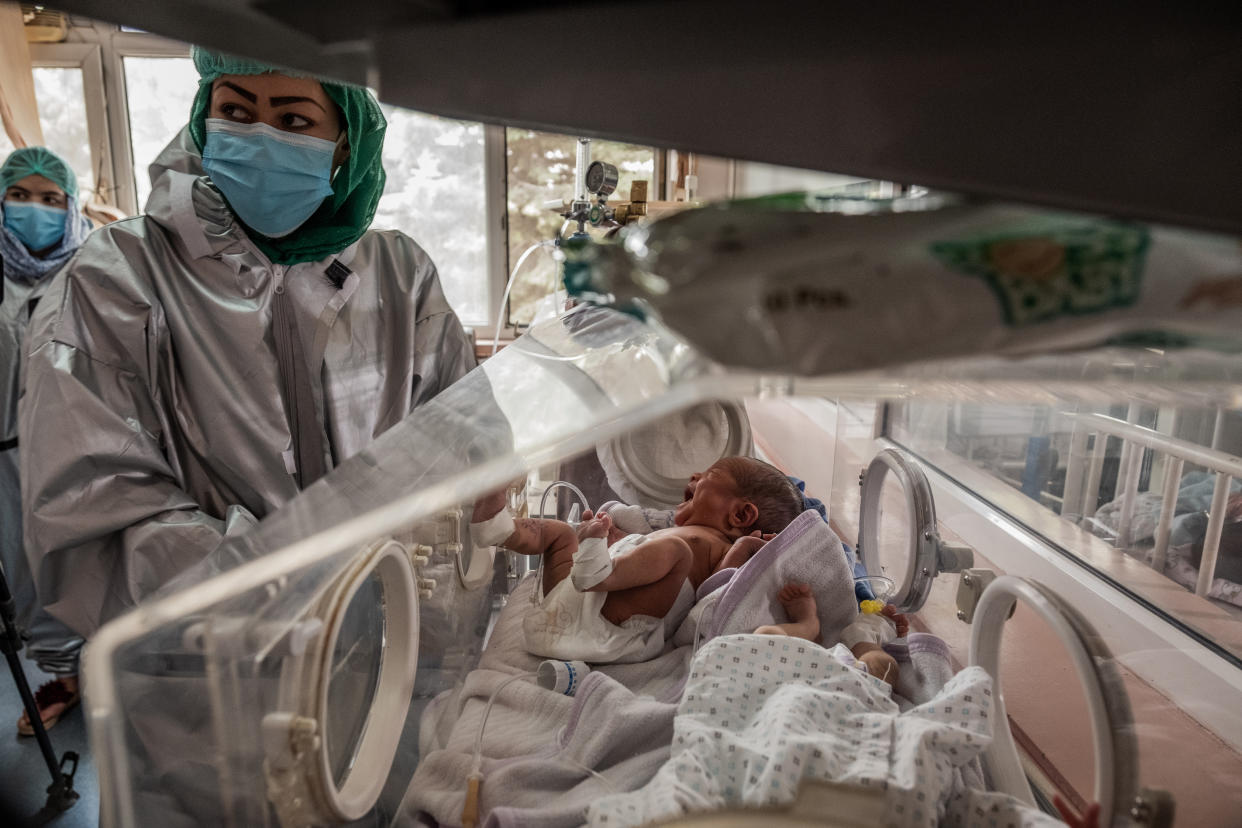 Recién nacidos en el Hospital Ataturk en Kabul, Afganistán, el miércoles 13 de mayo de 2020. (Jim Huylebroek/The New York Times)