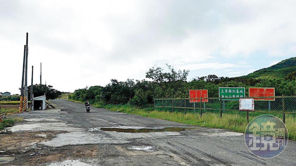 悠客馬術渡假村旁邊是軍方聯訓基地，但因軍方無人管制，成了渡假村帶遊客騎馬的場地。