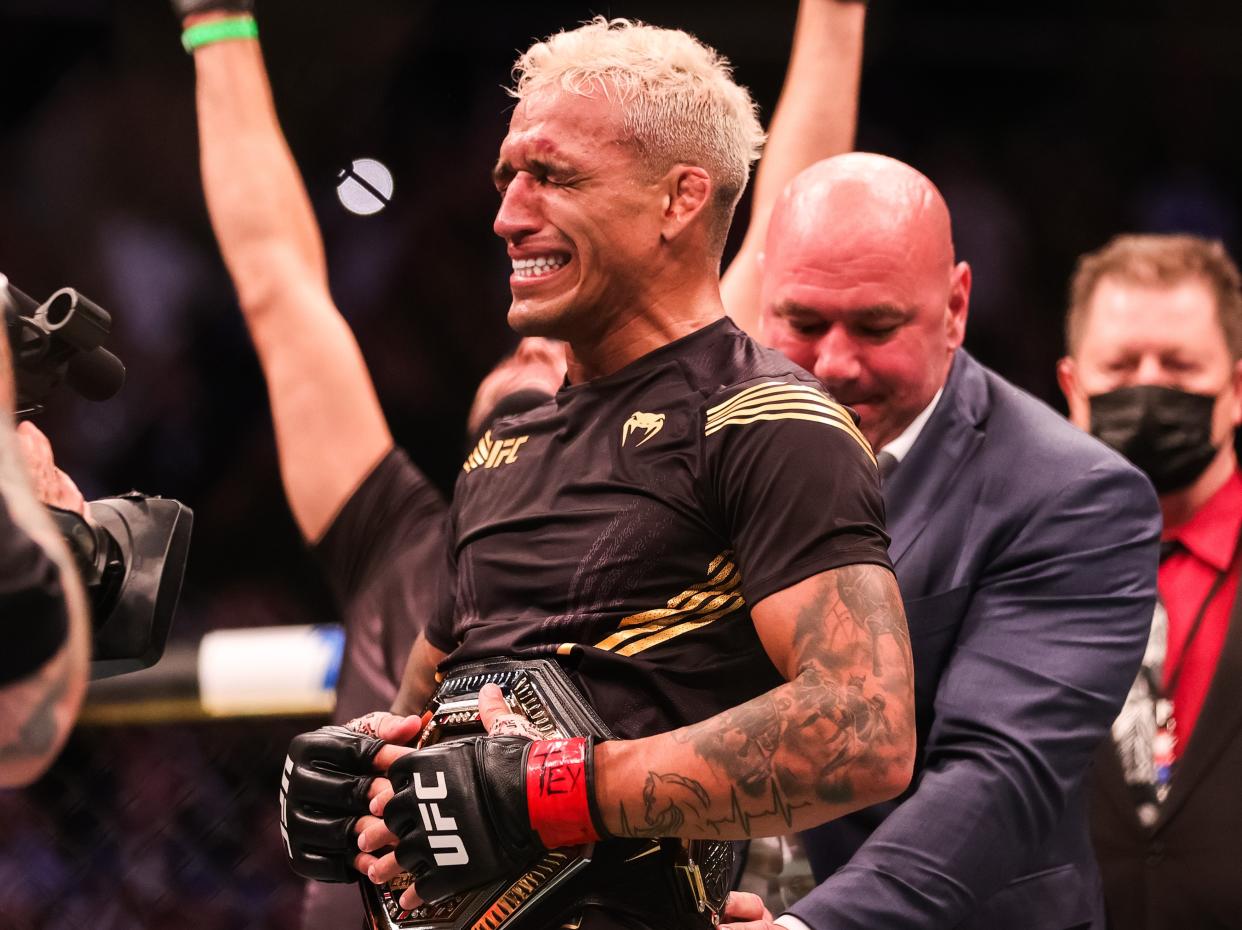 Charles Oliveira captured the vacant UFC lightweight title (Getty Images)