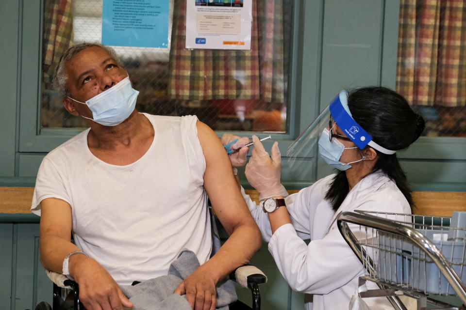 Garry Damper, 67, a patient at The New Jewish Home, a nursing home facility, receives the coronavirus disease (COVID-19) vaccine from Walgreens Pharmacist Jessica Sahni in the Manhattan borough of New York City, New York, U.S., December 21, 2020. REUTERS/Yuki Iwamura     TPX IMAGES OF THE DAY