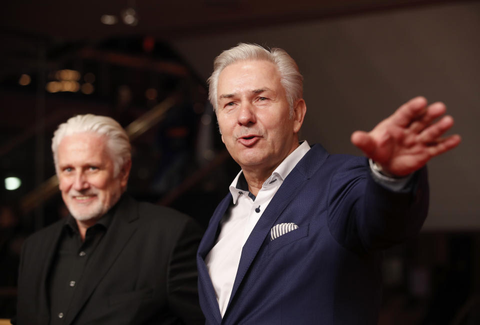 Klaus Wowereit mit seinem kürzlich verstorbenen Lebensgefährten Jörn Kubicki auf der Berlinale 2019 (Bild: Reuters/Hannibal Hanschke)