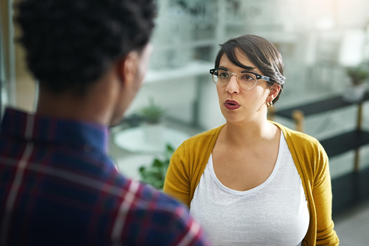 L’expérience d’une jeune maman, illustrée ici par cette photo issue d’une banque d’images, met en avant les vues démodées de certaines personnes quant au rôle des parents. [Photo: Getty]