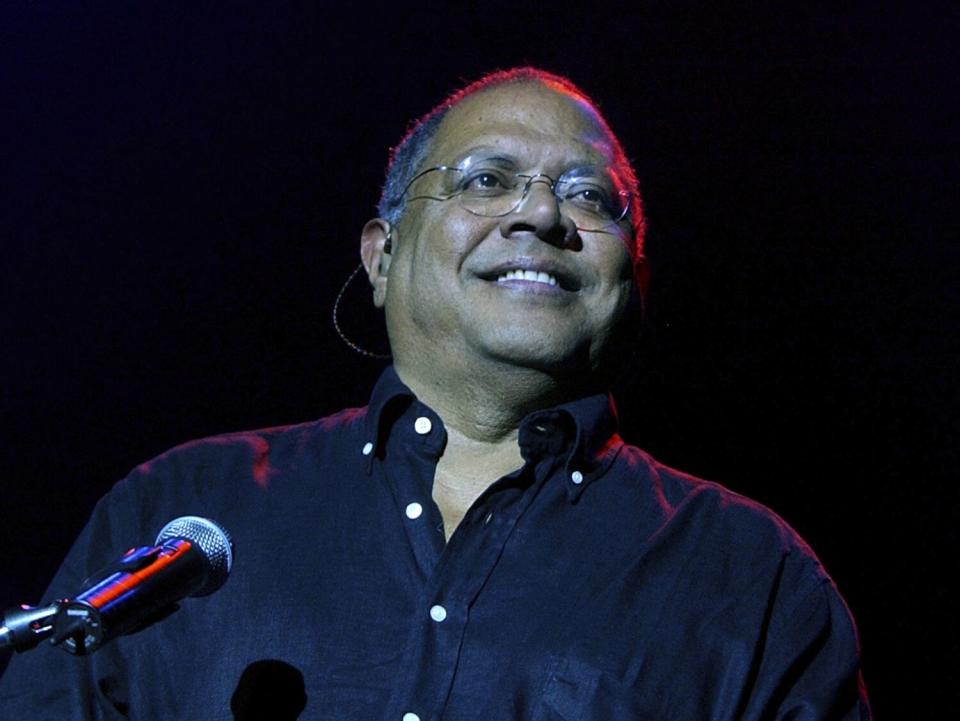 El cantante cubano Pablo Milanés durante un concierto en Buenos Aires, Argentina