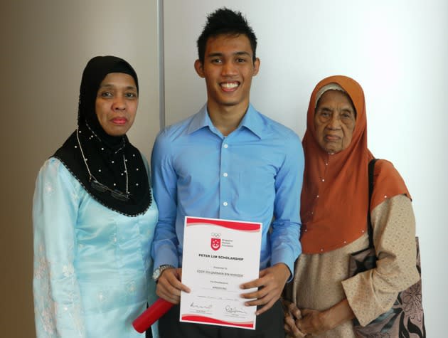 National wrestler Eddy Khidzer with his aunt and grandmother. (Yahoo! Photo)