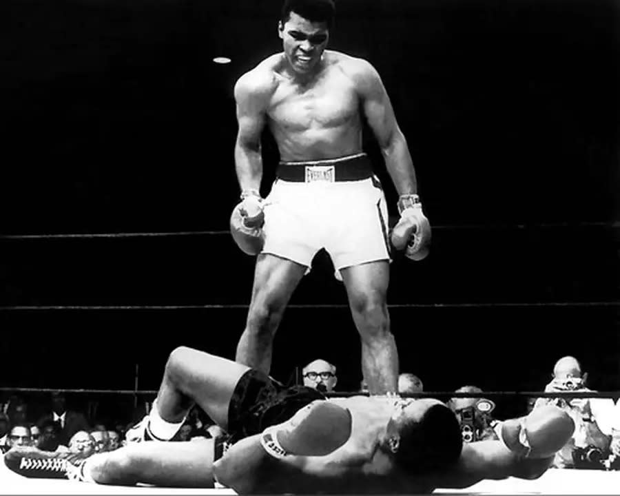 Ali - damals noch: Cassius Clay - eroberte 1964 mit einem Triumph über Sonny Liston den Box-Thron und wurde zu einem Phänomen, das alle Grenzen sprengte. Er war Ausnahmeboxer, Entertainer, eine Ikone - nicht nur sportlich