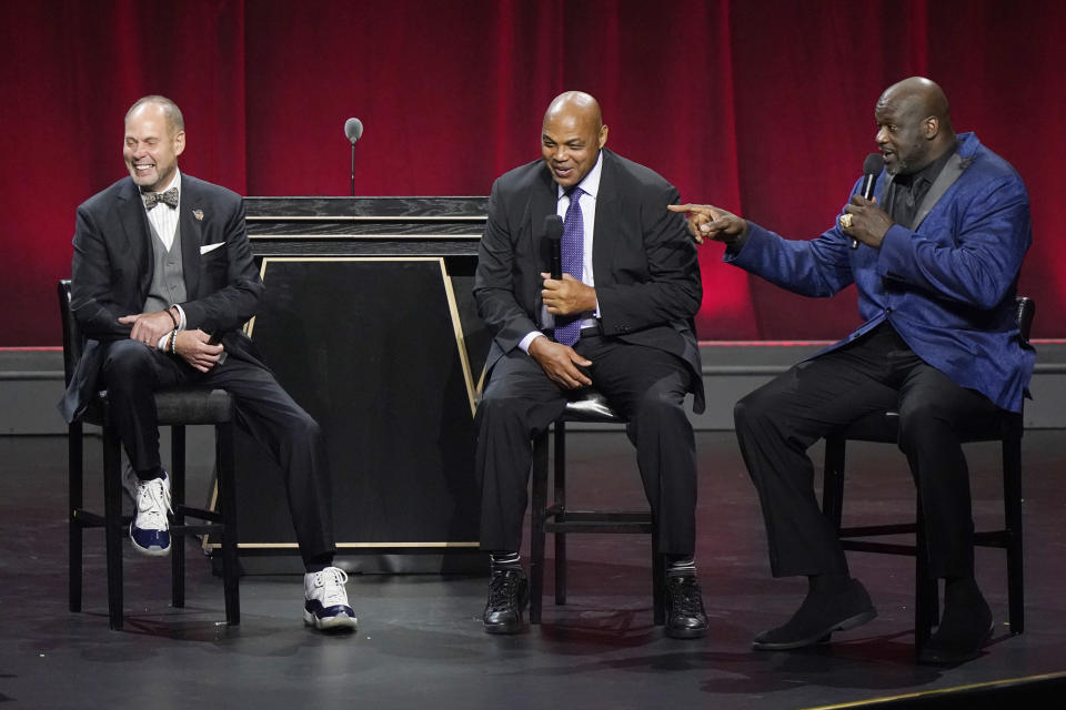 Broadcasters Ernest Johnson Jr., Charles Barkley, and Shaquille O'Neal, from left, of "Inside the NBA," smile as they are honored at the 2020 Basketball Hall of Fame awards tip-off celebration and awards gala, Friday, May 14, 2021, in Uncasville, Conn. (AP Photo/Kathy Willens)