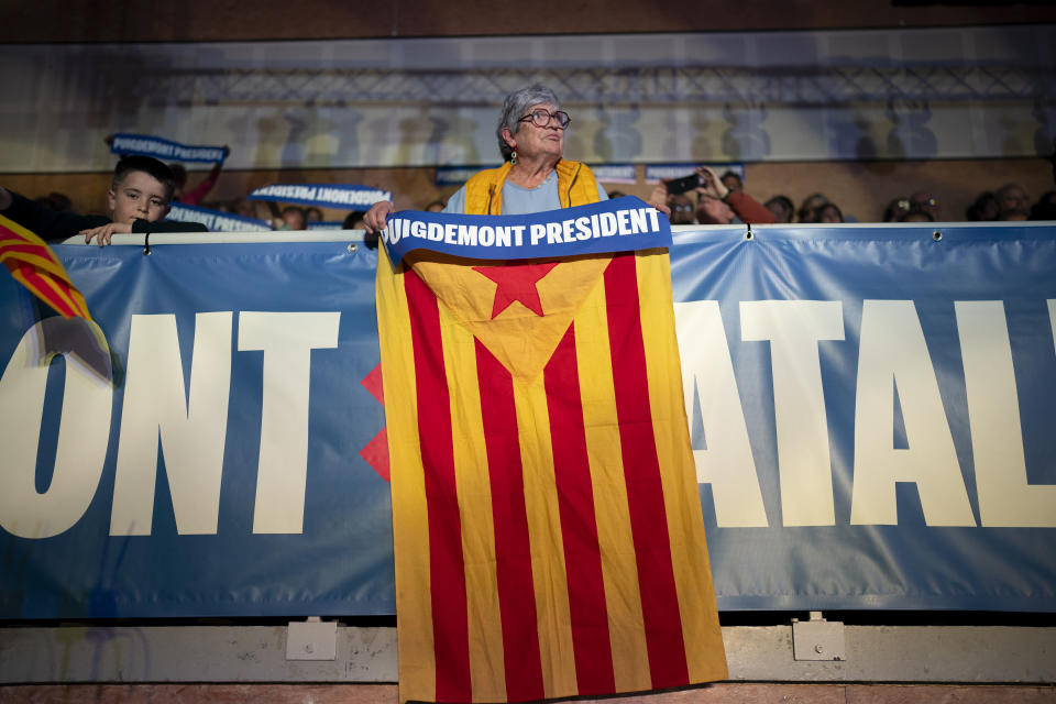 A supporter of Catalonia's former regional president Carles Puigdemont holds a "estelada" or Independence flag, during a campaign rally in Argelers, France, Wednesday, May 8, 2024. Carles Puidgemont, Catalonia's fugitive former leader, stares confidently out the backseat window of a car, the sun illuminating his gaze in a campaign poster for Sunday's critical elections in the northeastern Spanish region. Some nearly 6 million Catalans are called to cast ballots in regional elections on Sunday that will surely have reverberations in Spain's national politics. (AP Photo/Joan Mateu)