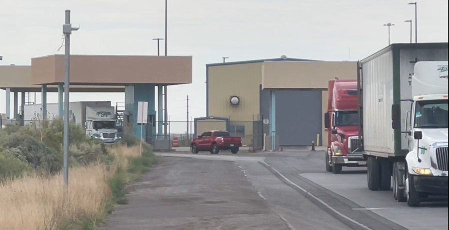 Trucks crossing the Santa Teresa port of entry. (Border Report photo)