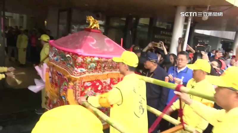 白沙屯媽祖今年不一樣，格外喜愛停駕公部門。，斗南鎮公所