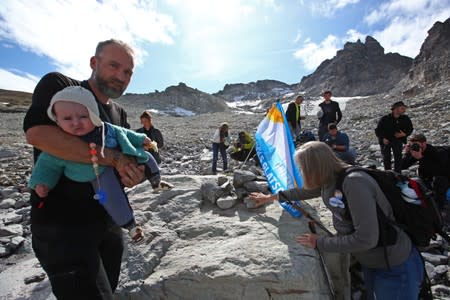 Environment NGOs, Alps protection associations commemorate dying glacier at on-site mourning ceremony