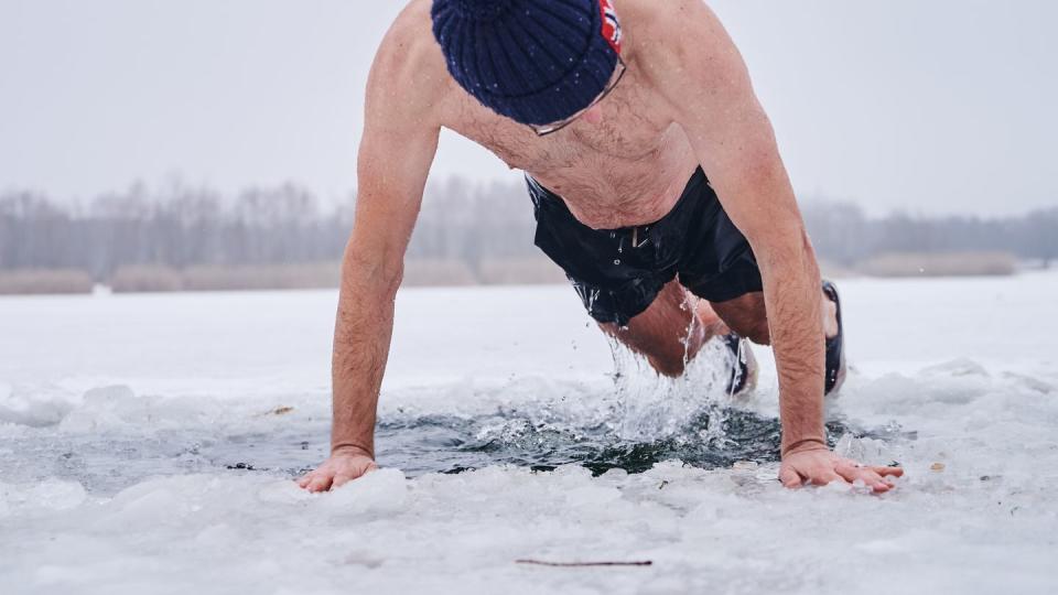 Eisbaden liegt im Trend. (Bild: dpa)