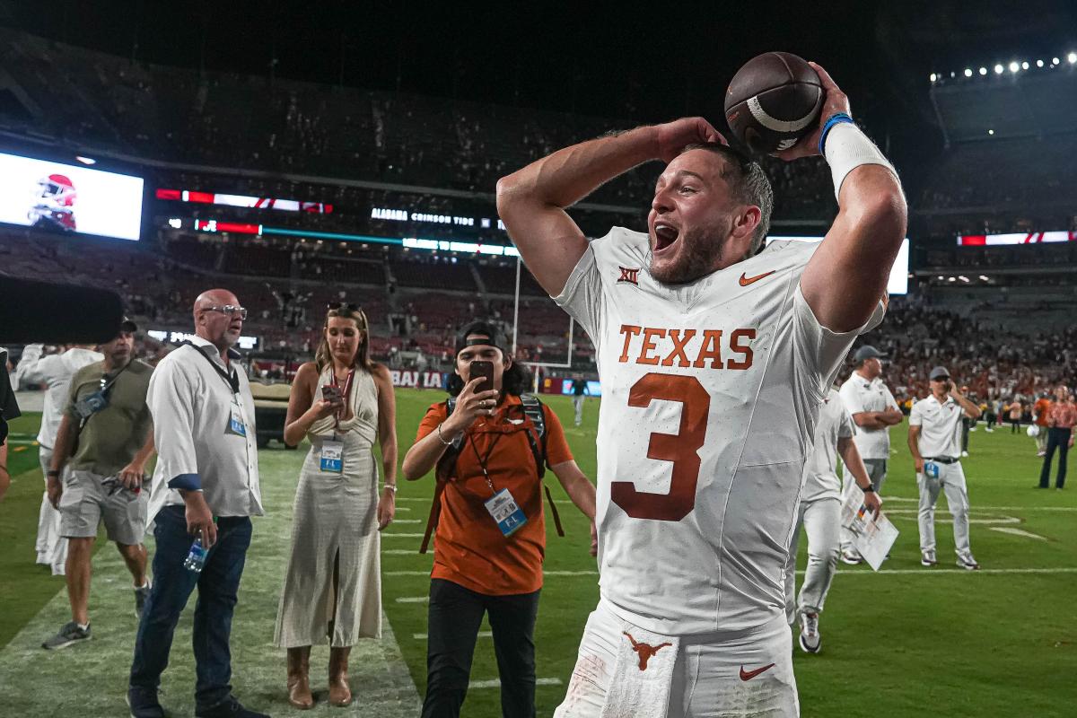 Texas Longhorns football: QBs 'need to be clean' Saturday in