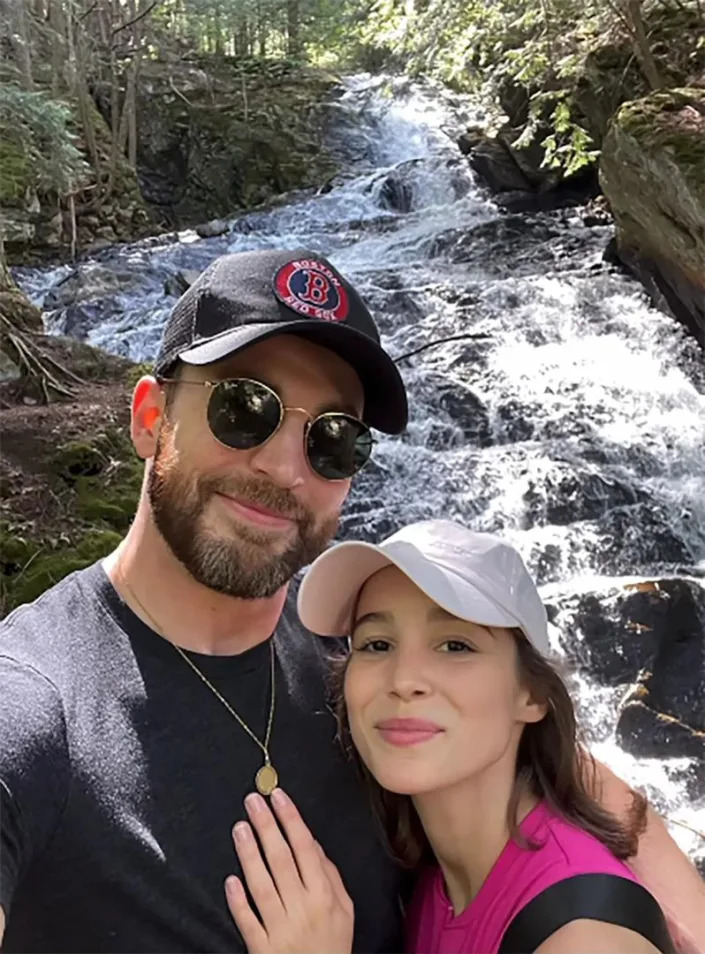 Chris Evans y Alba Baptista iniciaron su relación hace más de dos años