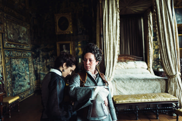 Rachel Weisz and Olivia Colman in "The Favourite." (Photo: 20th Century Fox)