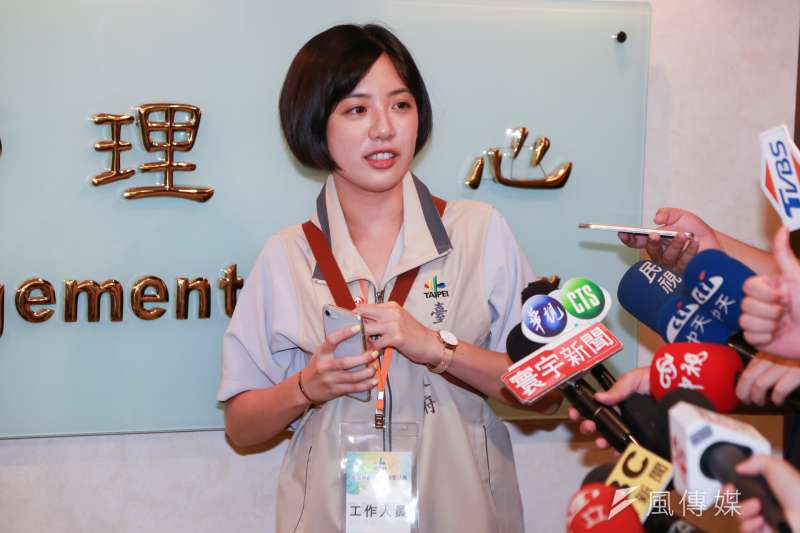 20180729-台北市長柯文哲幕僚黃瀞瑩接受媒體採訪。（簡必丞攝）