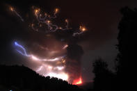 Photo prise le 05/06/2011 au-dessus du complexe volcanique de Puyehue-Cordon Caulle, au Chili. REUTERS/Ivan Alvarado