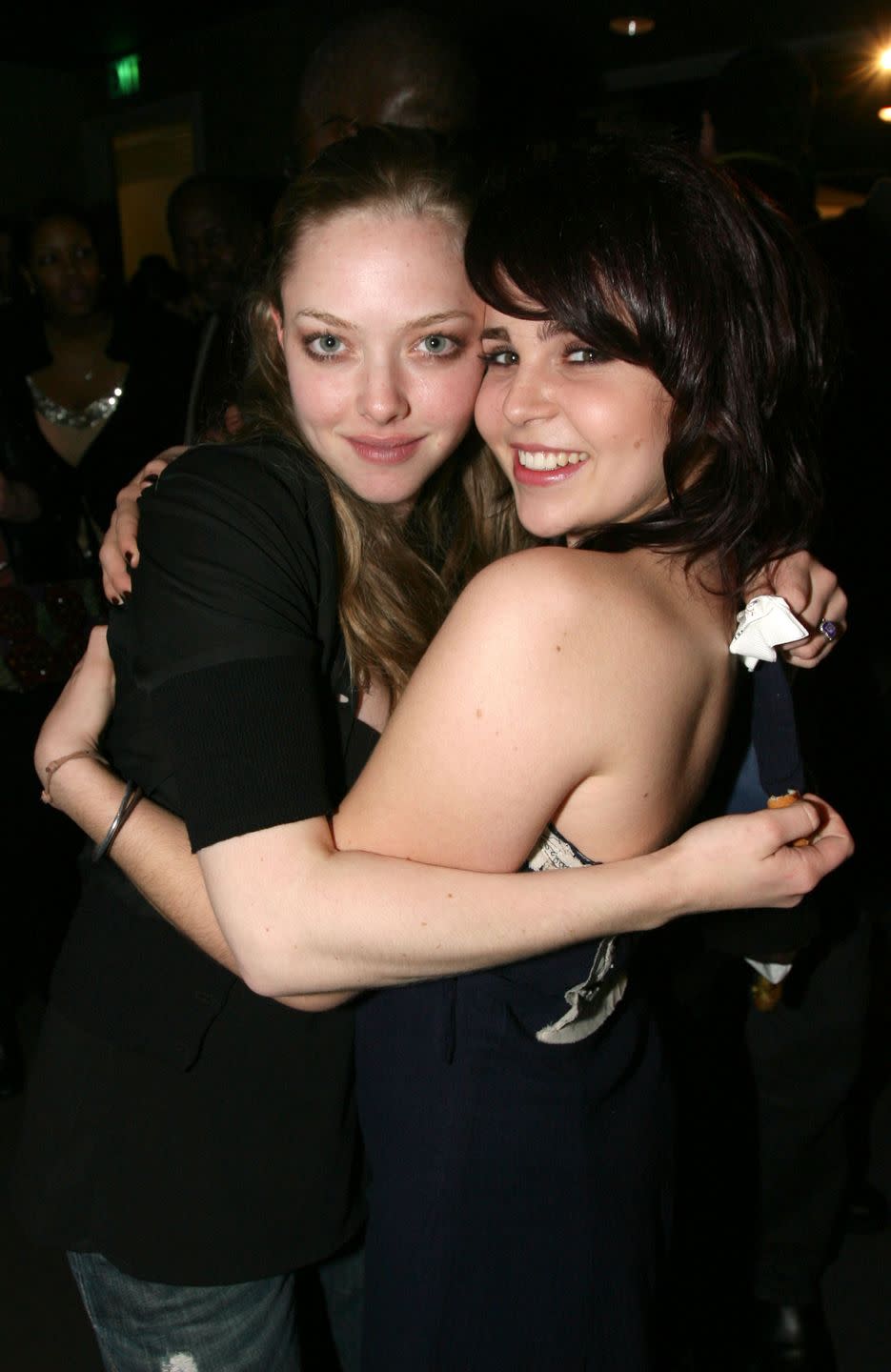 Amanda Seyfried and Mae Whitman