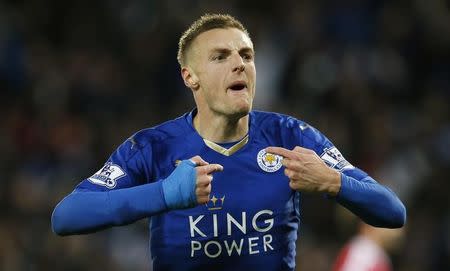 Football - Leicester City v Manchester United - Barclays Premier League - King Power Stadium - 28/11/15 Jamie Vardy celebrates scoring the first goal for Leicester City and breaking a record after scoring in eleven consecutive Premier League games Action Images via Reuters / John Sibley Livepic