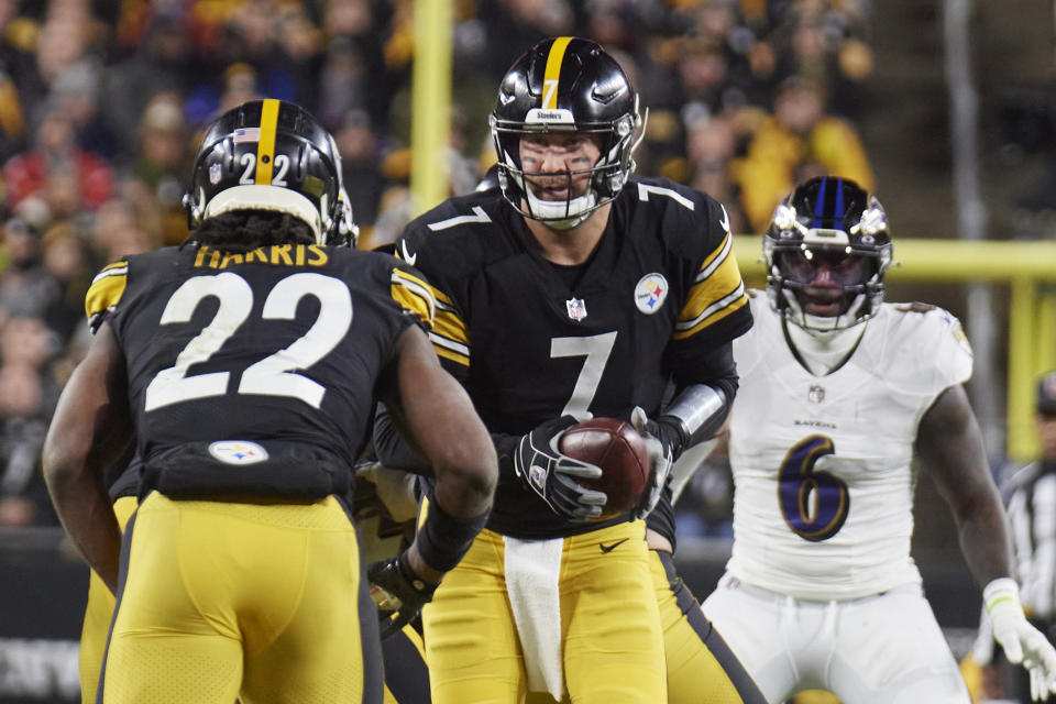 Pittsburgh Steelers quarterback Ben Roethlisberger (7) helped his team to a big win over the Ravens. (Photo by Shelley Lipton/Icon Sportswire via Getty Images)