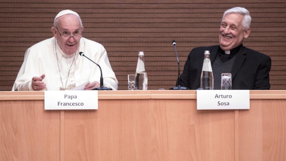 El papa Francisco junto al venezolano Arturo Sosa, general de los jesuitas.