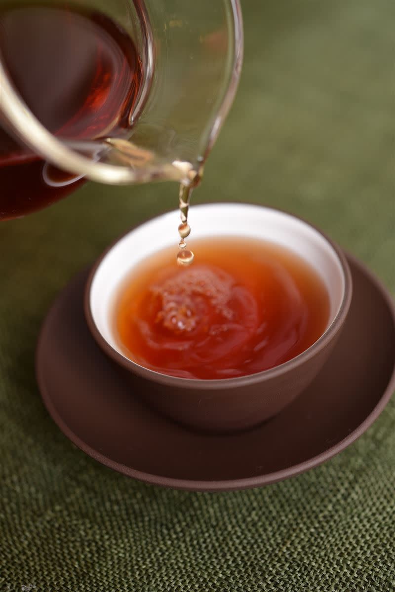 經研究指出，普洱茶具有抗病毒、抗菌的功效。(圖／PIXABAY)