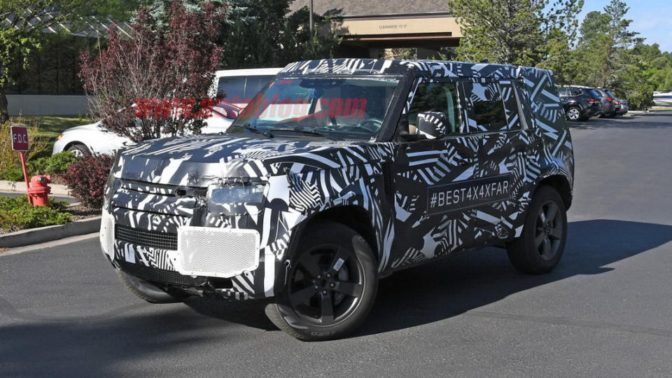 圖 / 日前2020 Land Rover Defender在到肯亞波拉納自然保育區進行最終測試，可惜車身披上一襲迷彩，讓人無法一窺它的真面目。