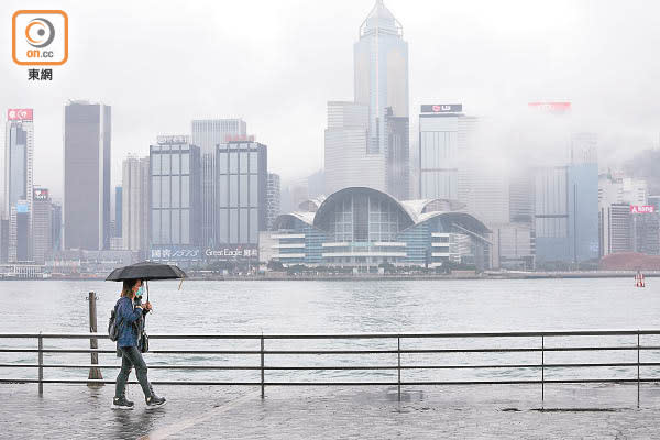 香港先後受暴疫夾擊，營商樂土招牌不再。