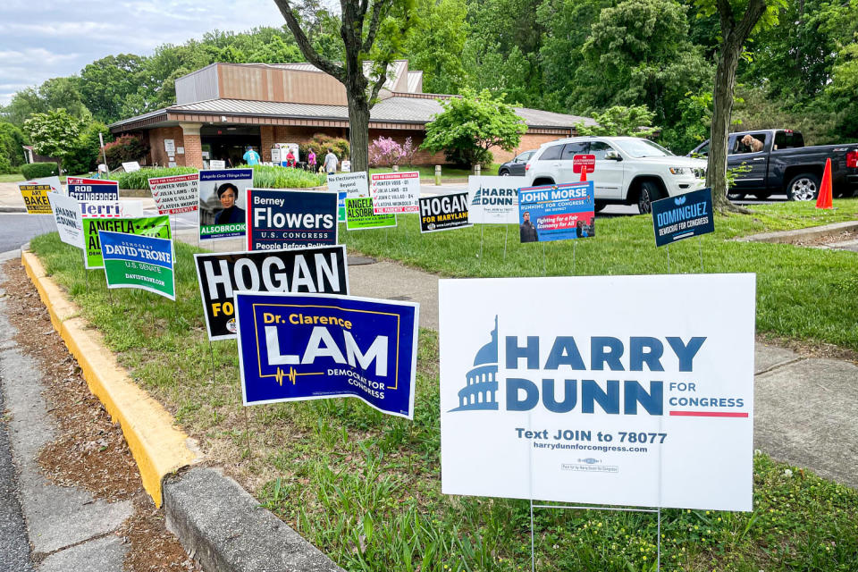 Yard signs. (Scott Wong / NBC News)