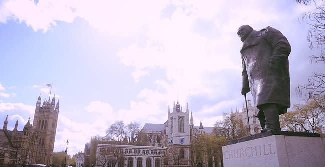 Estatua de Winston Churchill en Parliament Square de Londres (imagen vía beddingham Flickr)