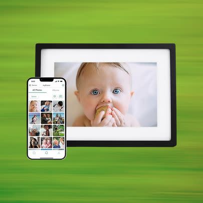 A customizable digital picture frame