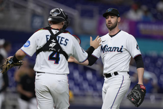 Luis Arraez goes 5 for 5 and lifts average to .400 as the Marlins