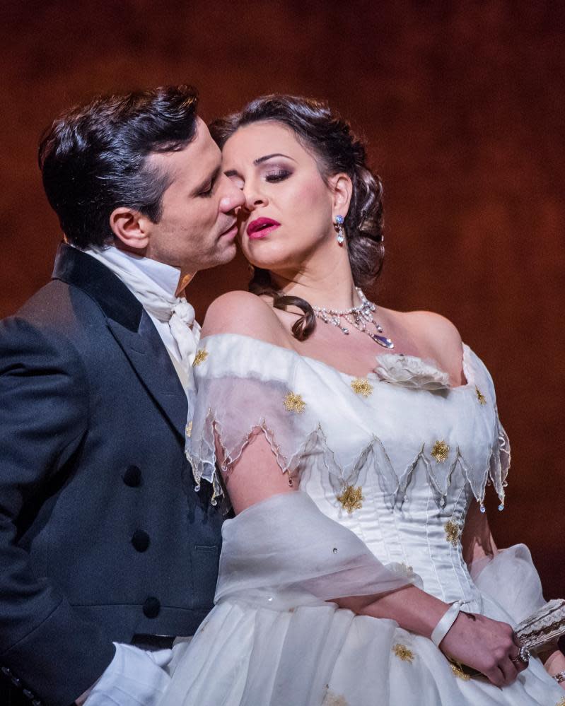 Sergey Romanovsky as Alfredo and Jolyce El-Haque as Violetta in the 2017 revival of Richard Eyre’s Traviata.