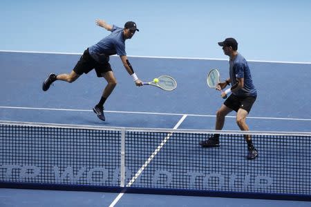 Britain Tennis - Barclays ATP World Tour Finals - O2 Arena, London - 15/11/16 USA's Bob Bryan and Mike Bryan in action during their doubles round robin match with Great Britain's Jamie Murray and Brazil's Bruno Soares Reuters / Stefan Wermuth Livepic