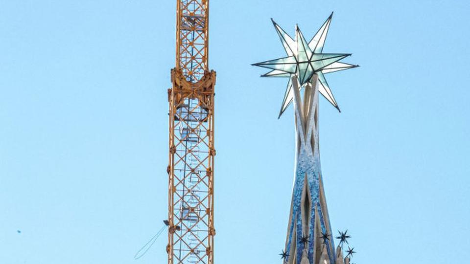 La Torre de la Virgen de la Sagrada Familia