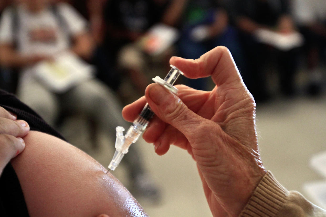 Students at Huntington Park high school get whooping cough shot (Irfan Khan / Los Angeles Times via Getty Images file )