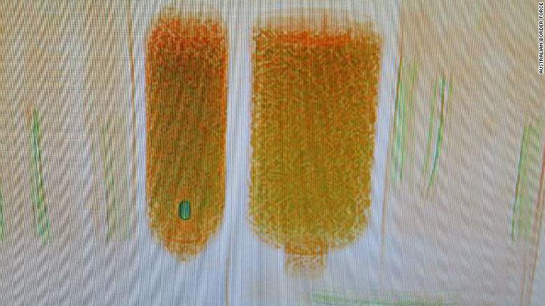 Les bouteilles au scan (Crédits Australian Border Force)