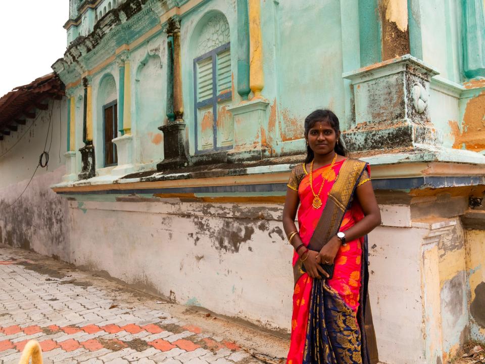 An Indian woman stands outside a Chettian mansion in 2022.