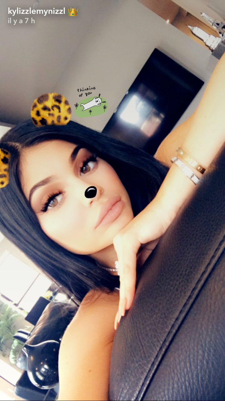 <p>Entre nous, ce selfie irréprochable de Kylie Jenner (accompagné de son petit message) est clairement un message adressé à un potentiel boyfriend. </p>