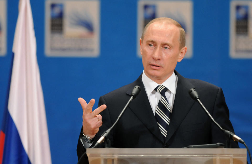 Vladímir Putin en la cumbre de la OTAN de 2008. (Photo by DANIEL MIHAILESCU/AFP via Getty Images)